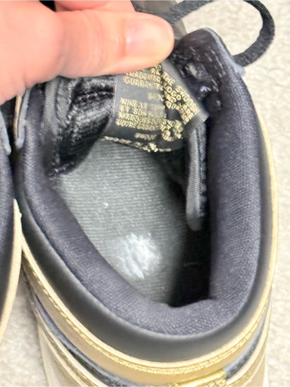 Nike Air Jordan 1 Retro High OG GS Black/ Gold FD1437-071 Sneakers, Youth 6.5 - Picture 10 of 12
